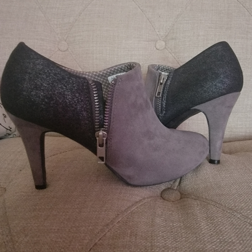 Booties grey suede size 7W